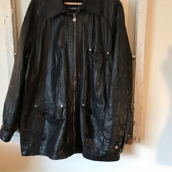 𝅺women’s black 2XL vintage Versace 3/4 length leather coat/ jacket. - Picture 3 of 12